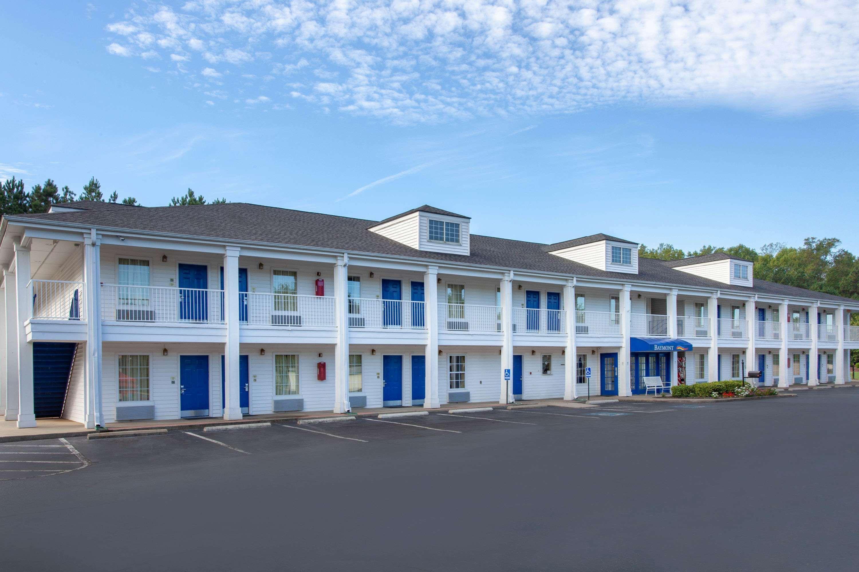 Baymont By Wyndham Greenwood Exterior foto