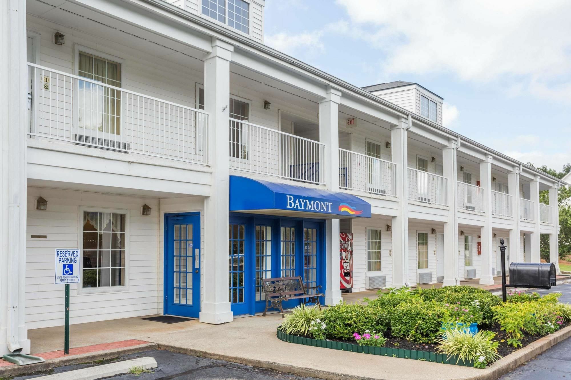 Baymont By Wyndham Greenwood Exterior foto